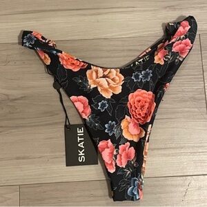Skatie - Tahini bikini bottoms